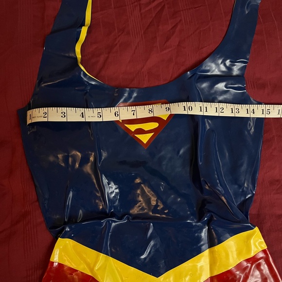 Supergirl Latex Bodysuit - Picture 3 of 5
